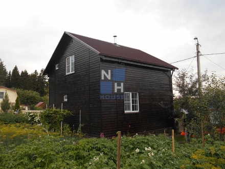 Каркасный дом с фасадом черного цвета
